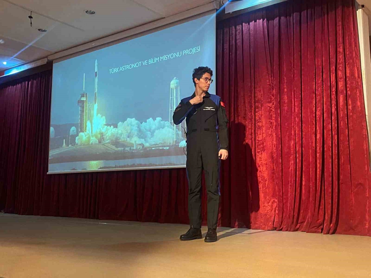 Astronot Atasever Ankara\'da öğrencilere uzaydaki acil durumları anlattı