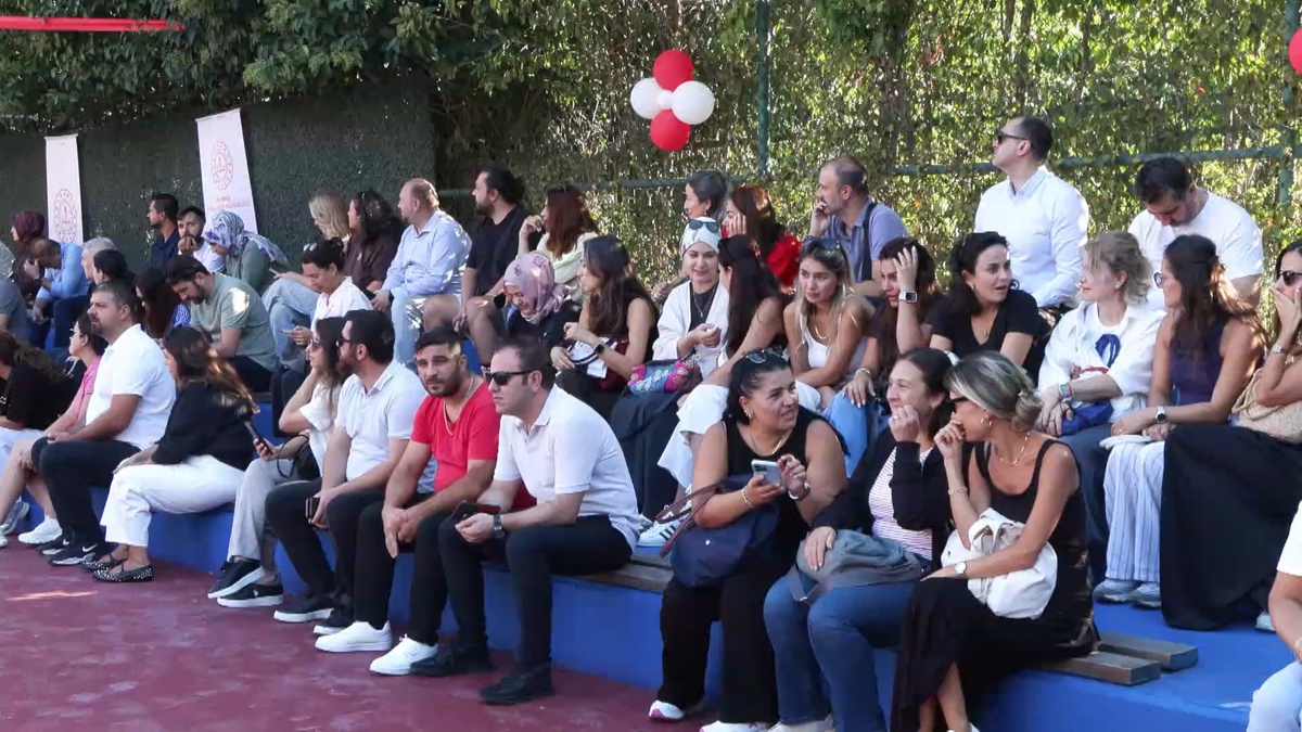 İstanbul\'da ilk ders zilini Vali Gül çaldı, okullara 3 bin 15 bahçe görevlisi atandı