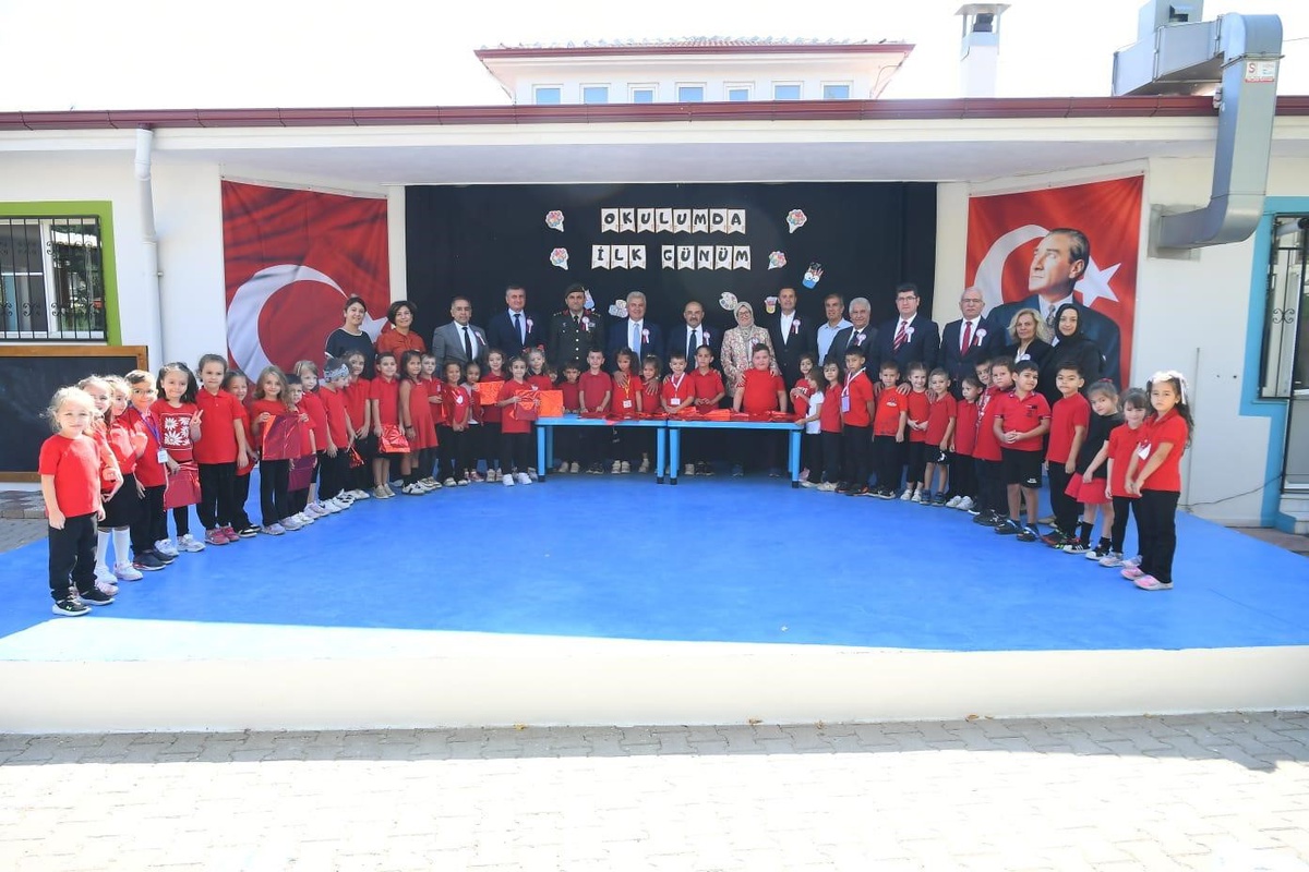 Balıkesir\'de yeni eğitim yılı başladı, Vali Ustaoğlu ilk zili çaldı
