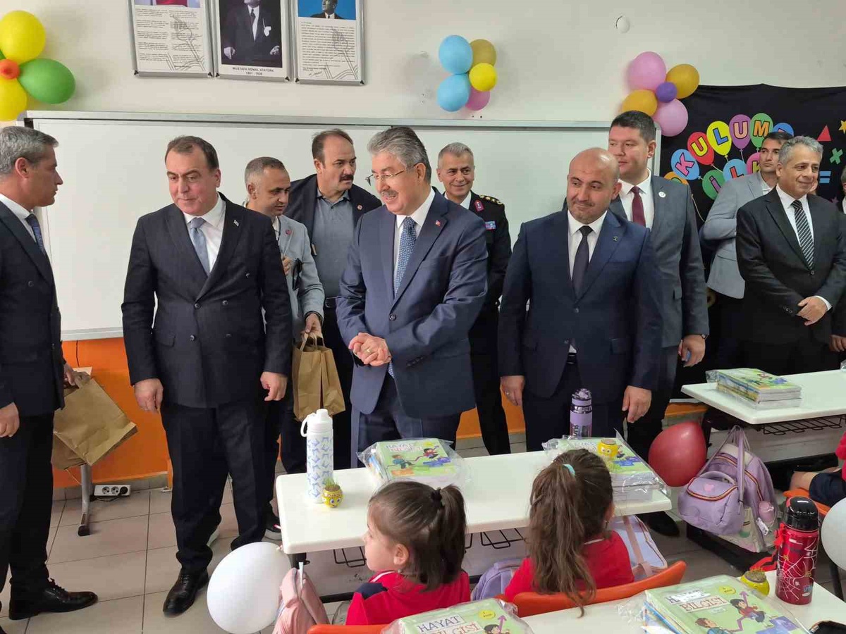 Eskişehir\'de 516 okulda yeni eğitim yılı başladı, Vali Yılmaz\'dan ecdat mesajı