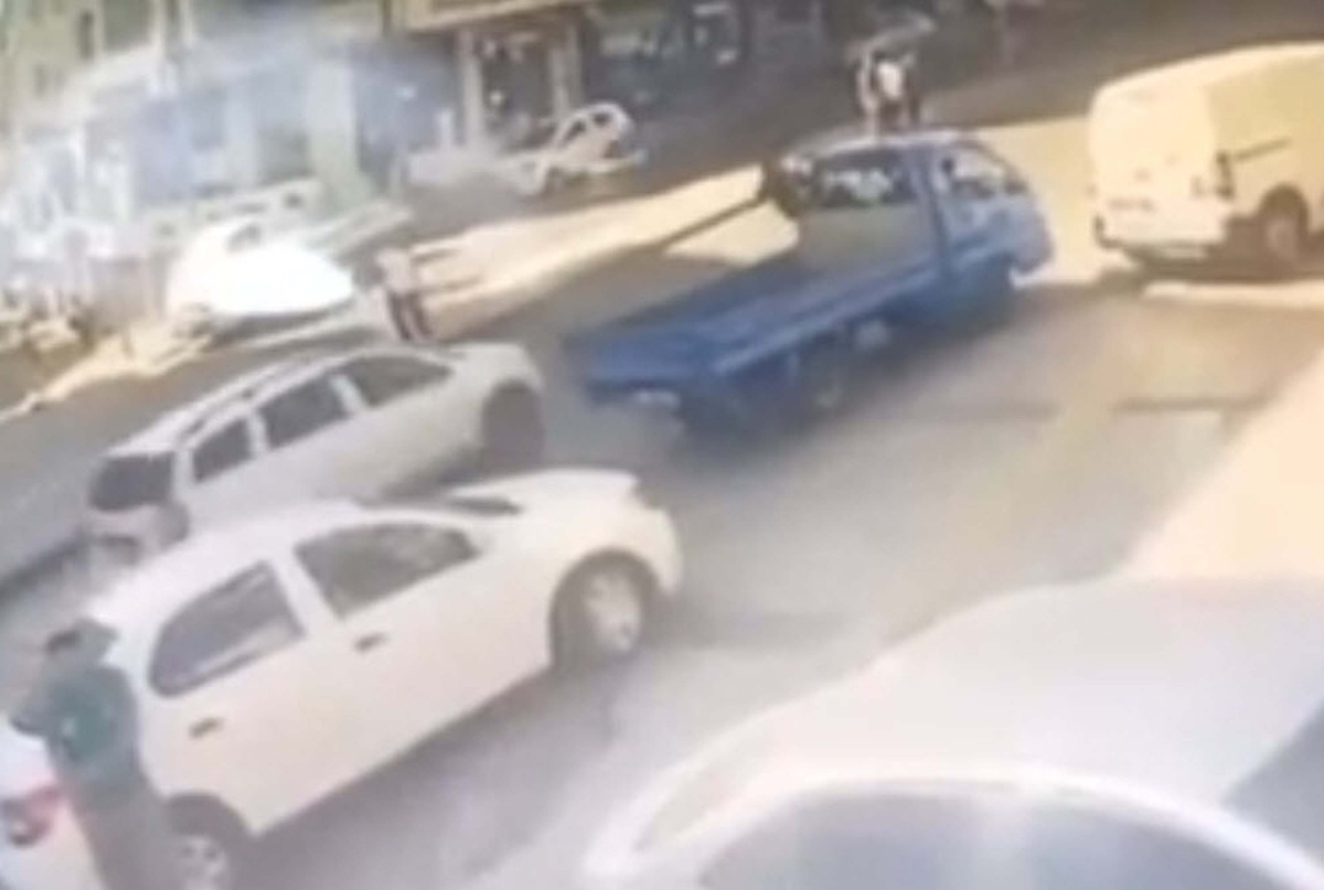 İzmir Konak'ta kamyonet kapısı bisikletliye çarptı, ağır yaralanan Murat Doğan yoğun bakımda