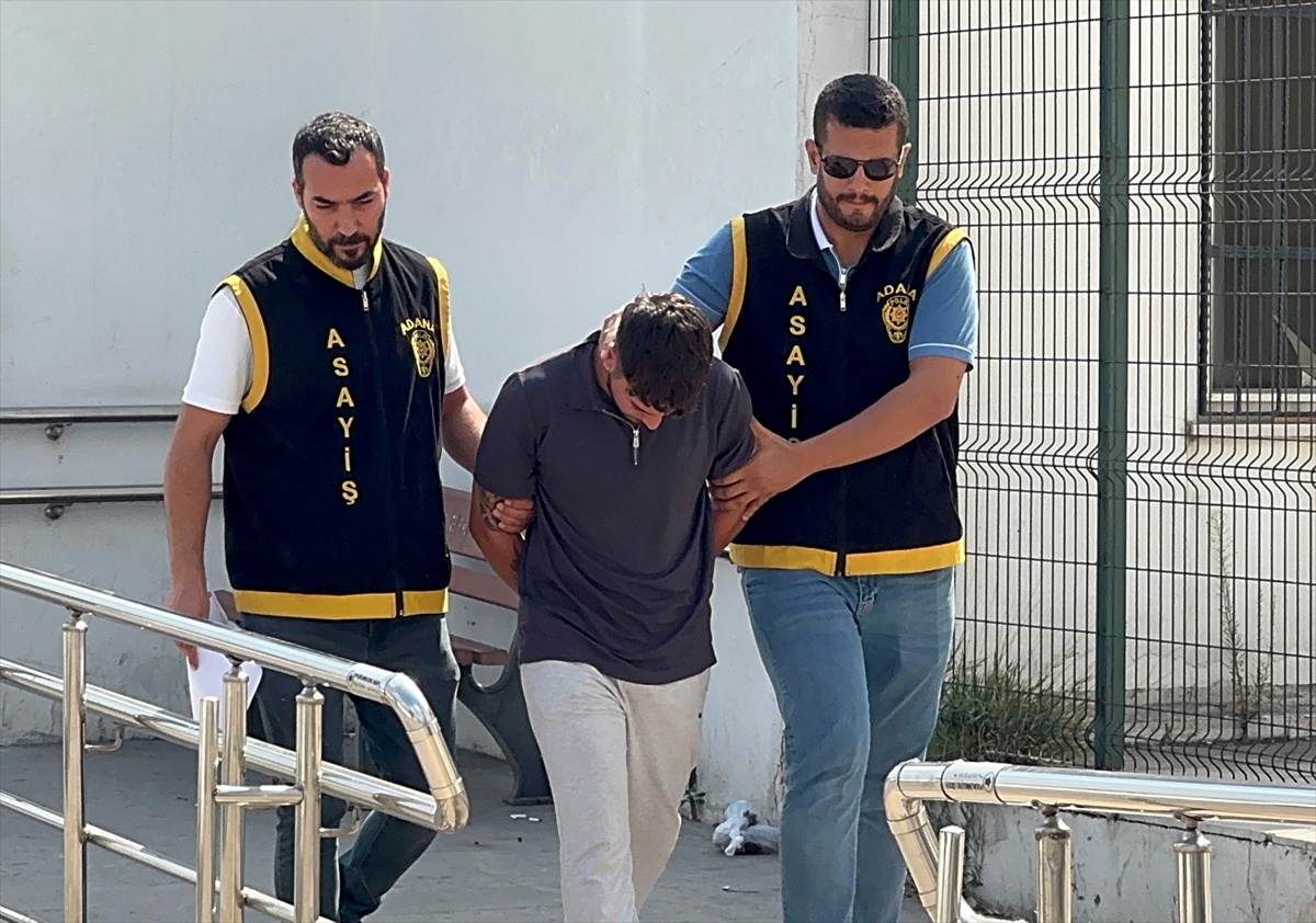 Adana Sarıçam\'da arkadaşını bıçaklayarak öldüren 18 yaşındaki şüpheli tutuklandı