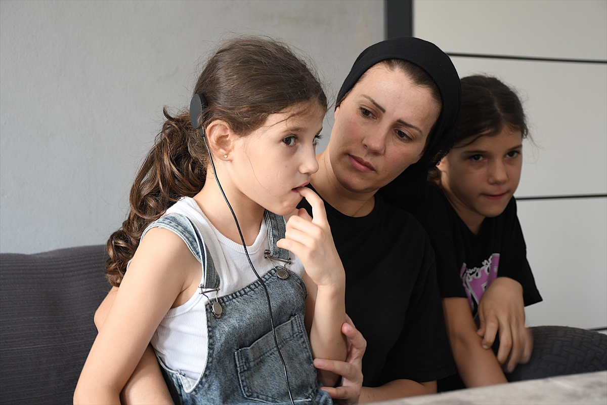 Adana\'da işitme cihazı bozulan iki kardeşe Yüreğir Kaymakamlığından yeni cihaz desteği