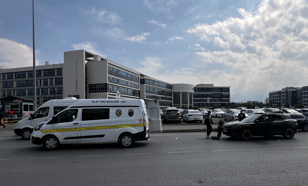 Kayseri\'de anahtarı üstünde unutulan otomobili çalan 4 şüpheli yakalandı