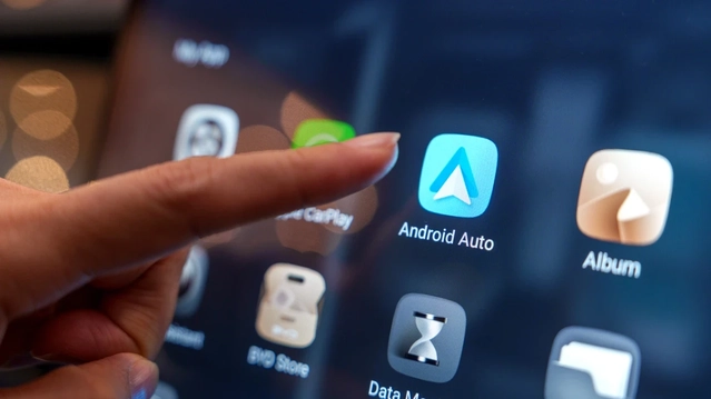 Android Auto medya oynatıcısı Material 3 ile dalgalı ilerleme çubuğuna geçti