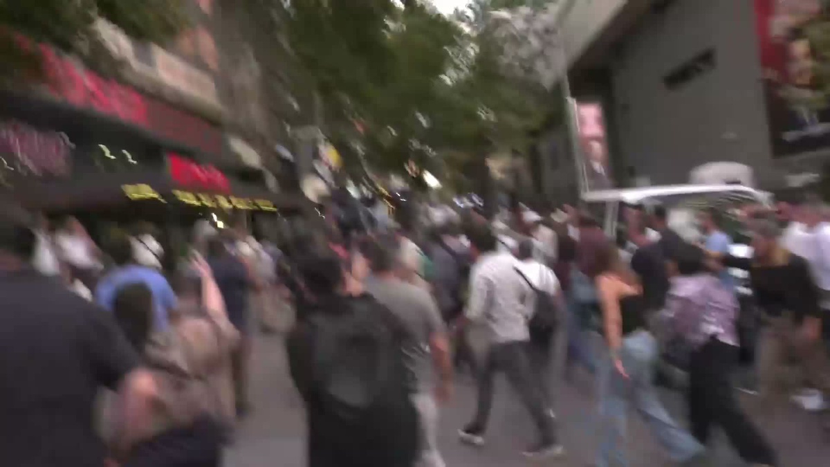 Ankara\'da polis, LGBTİ+ operasyonlarını protesto etmek isteyen gruba müdahale etti