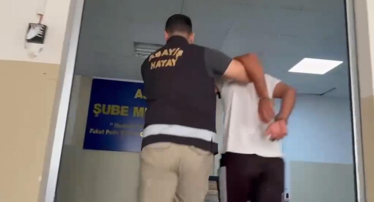 Antakya\'da 9 ayrı suçtan aranan firari K.B. polis çalışmasıyla yakalandı