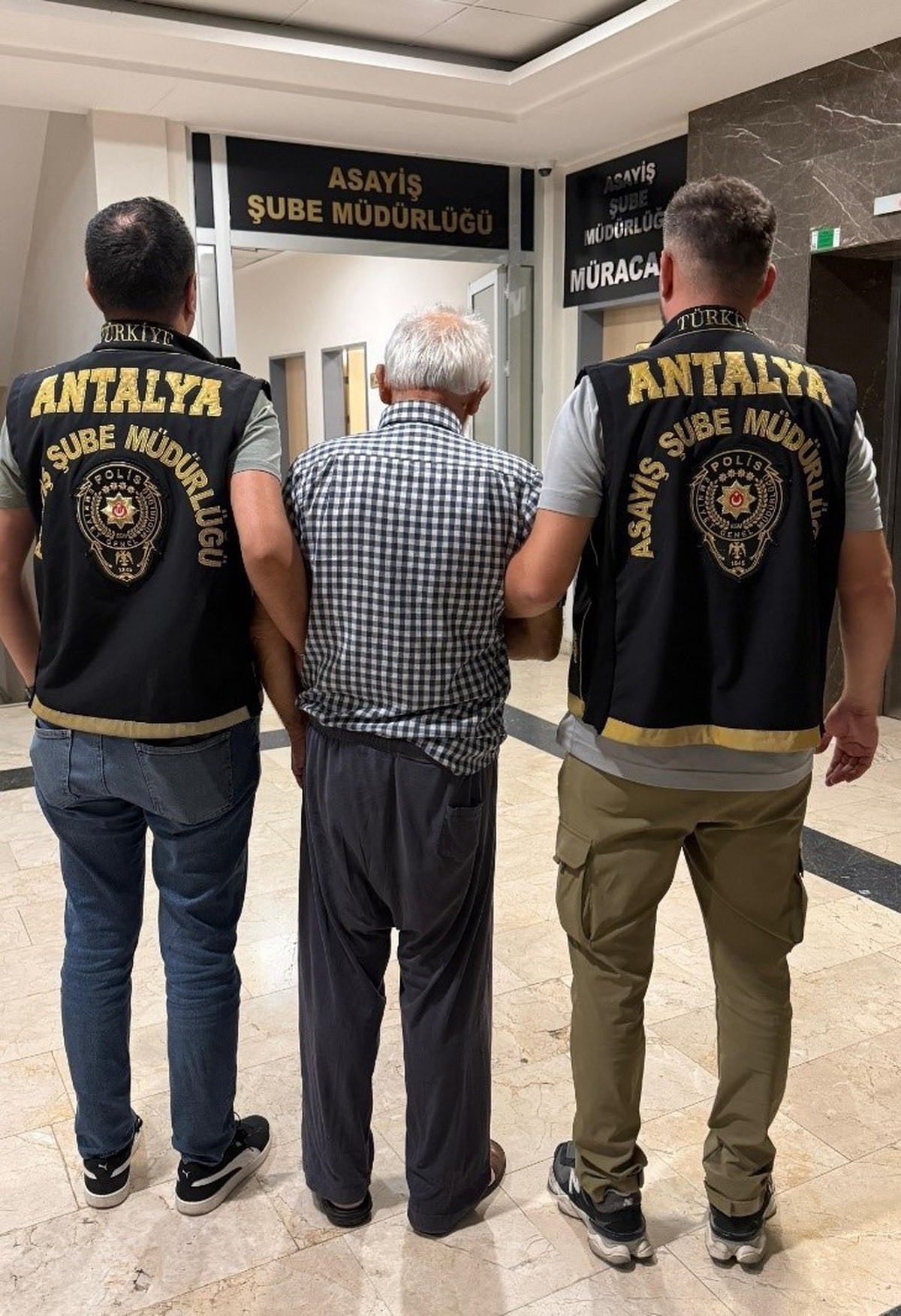 Antalya\'da 157 yıl hapis cezası olan hükümlü, 2023\'ten beri aranıyordu yakalandı
