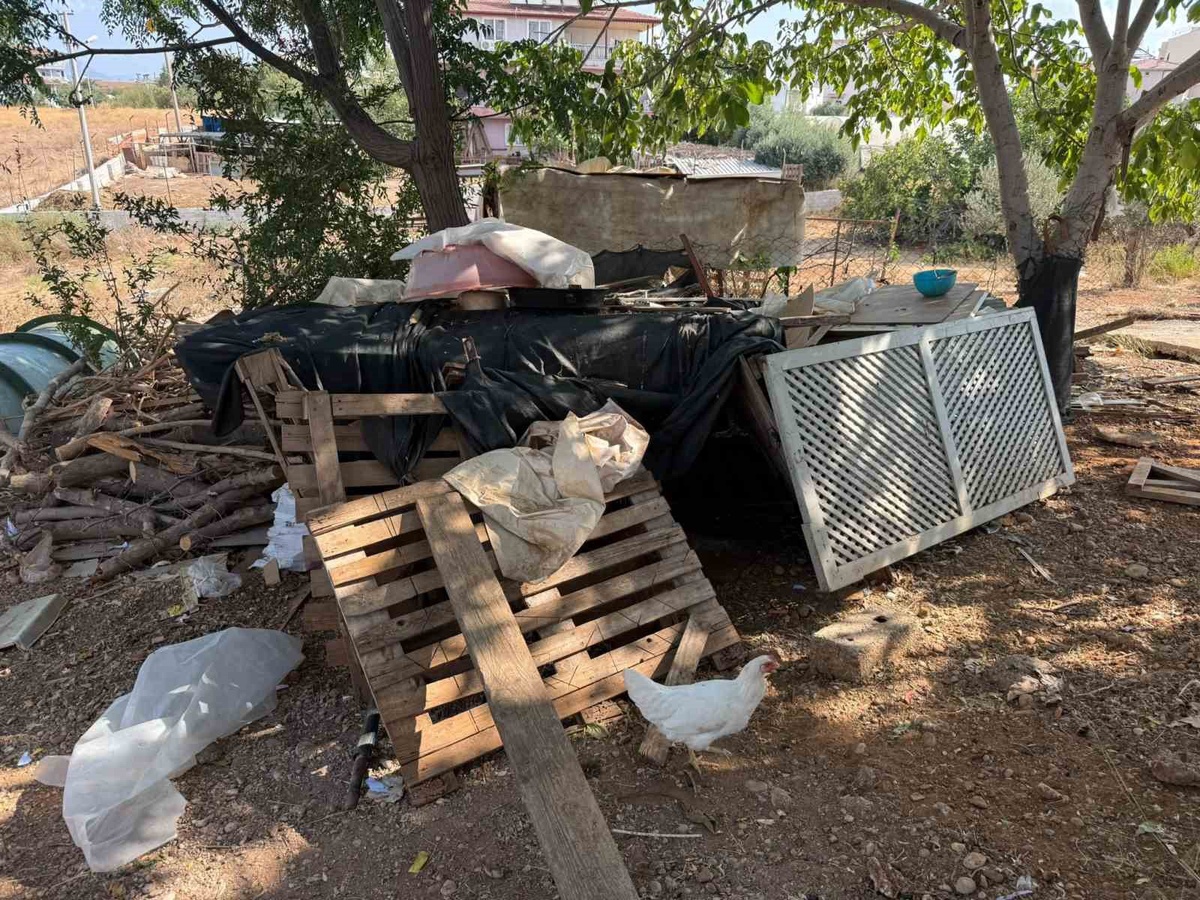 Serik\'te kaybolan 6 yaşındaki çocuk 8 saat sonra bahçedeki kartonlar arasında bulundu