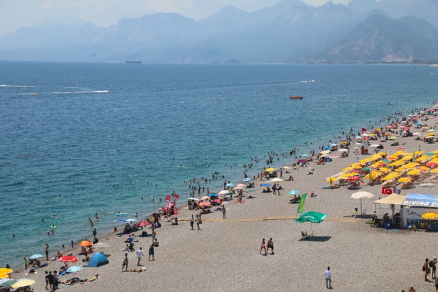 Antalya'da en önemli 5 pazarın 4'ünde turist kaybı yaşandı