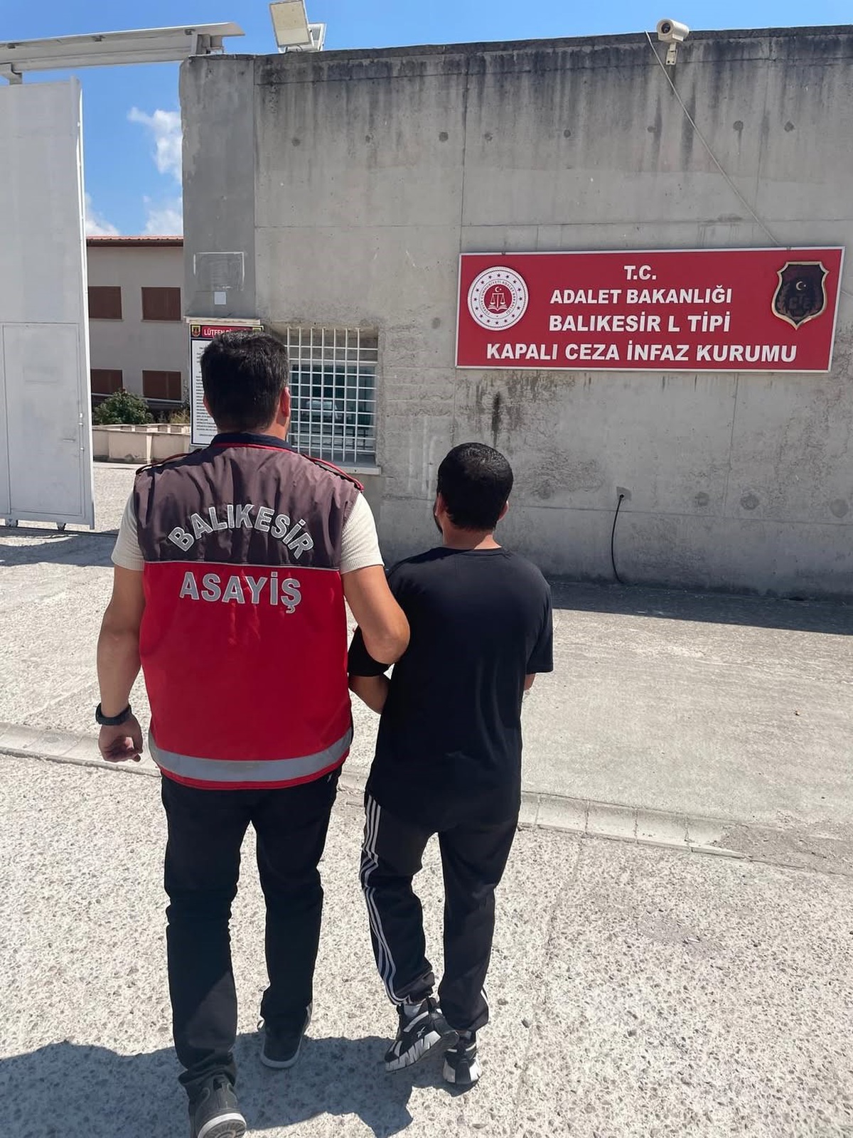 Balıkesir\'de bir haftada 97 aranan şahıs yakalandı, 7 narkotik şüphelisi tutuklandı
