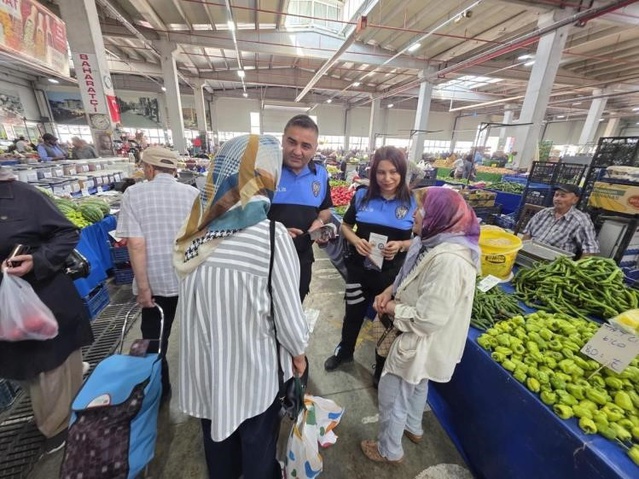 Bozüyük'te pazarda sahte para ve dolandırıcılık uyarısı yapıldı