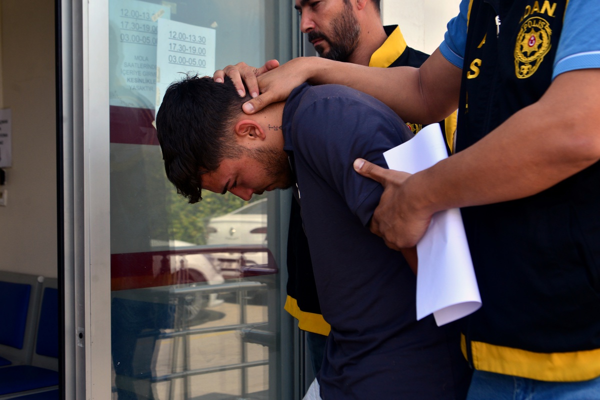 Adana\'da içki tartışmasında çocukluk arkadaşını bıçaklayan kişi tutuklandı