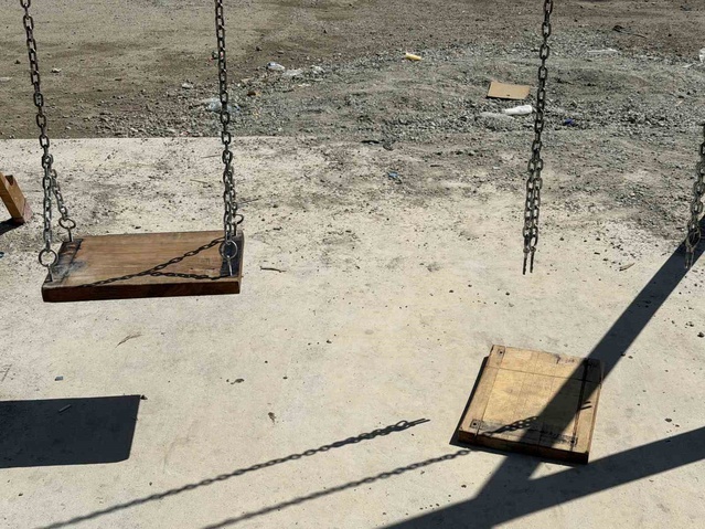 Boyabat'ta oyun alanındaki salıncak ve malzemeler tahrip edildi
