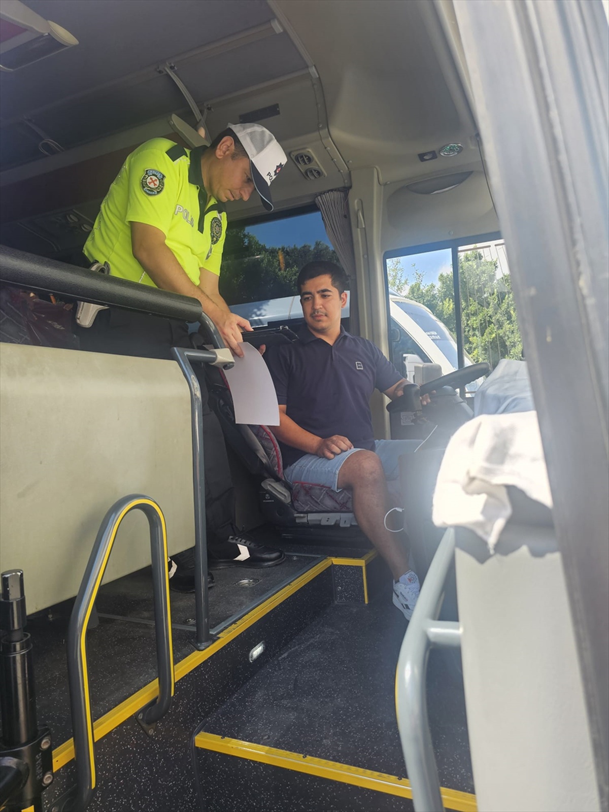 Mersin Bozyazı\'da polis okul çevrelerinde denetim yaptı, 142 kişi sorgulandı
