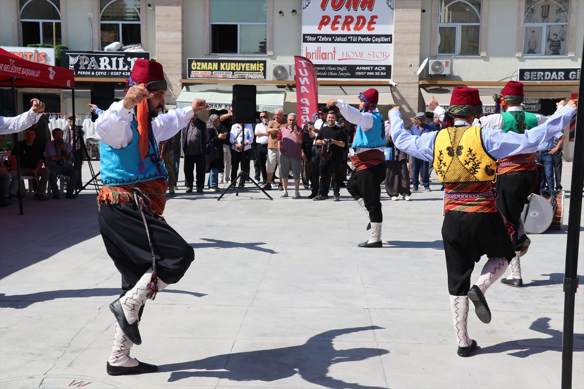 Burdur\'da Ahilik Haftası\'nda Vali Bilgihan\'dan \'Yılın Ahisi\'ne cübbe