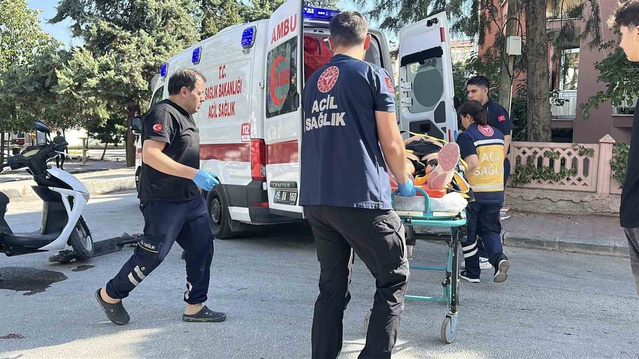 Burdur'da motosiklet scooter ile çarpıştı, sürücü yaralanarak hastaneye kaldırıldı