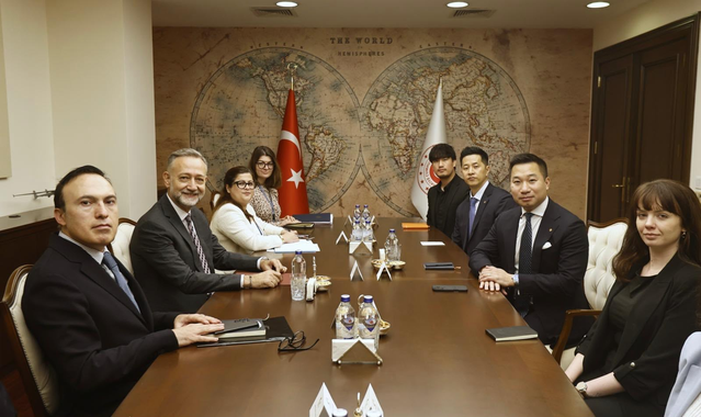 Dışişleri Bakan Yardımcısı Gümrükçü, Hanwha Grup yöneticisi Wong ile görüştü