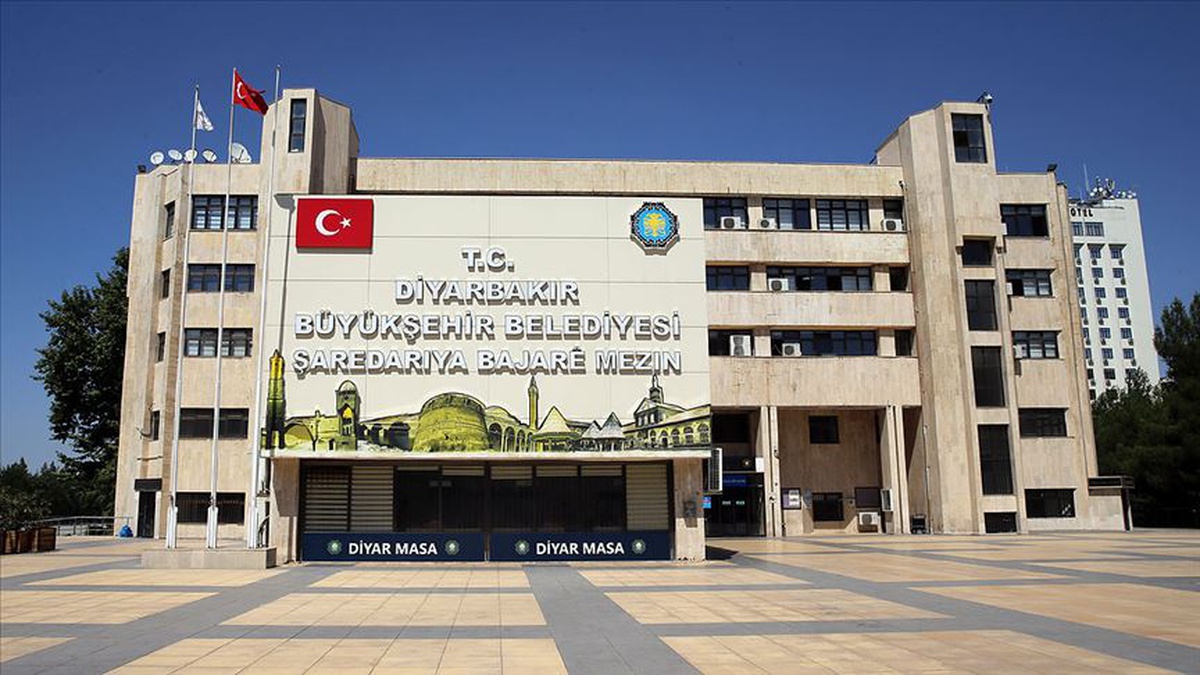 Diyarbakır\'da eş başkanlığa istifanın ardından Emin Ay getirildi