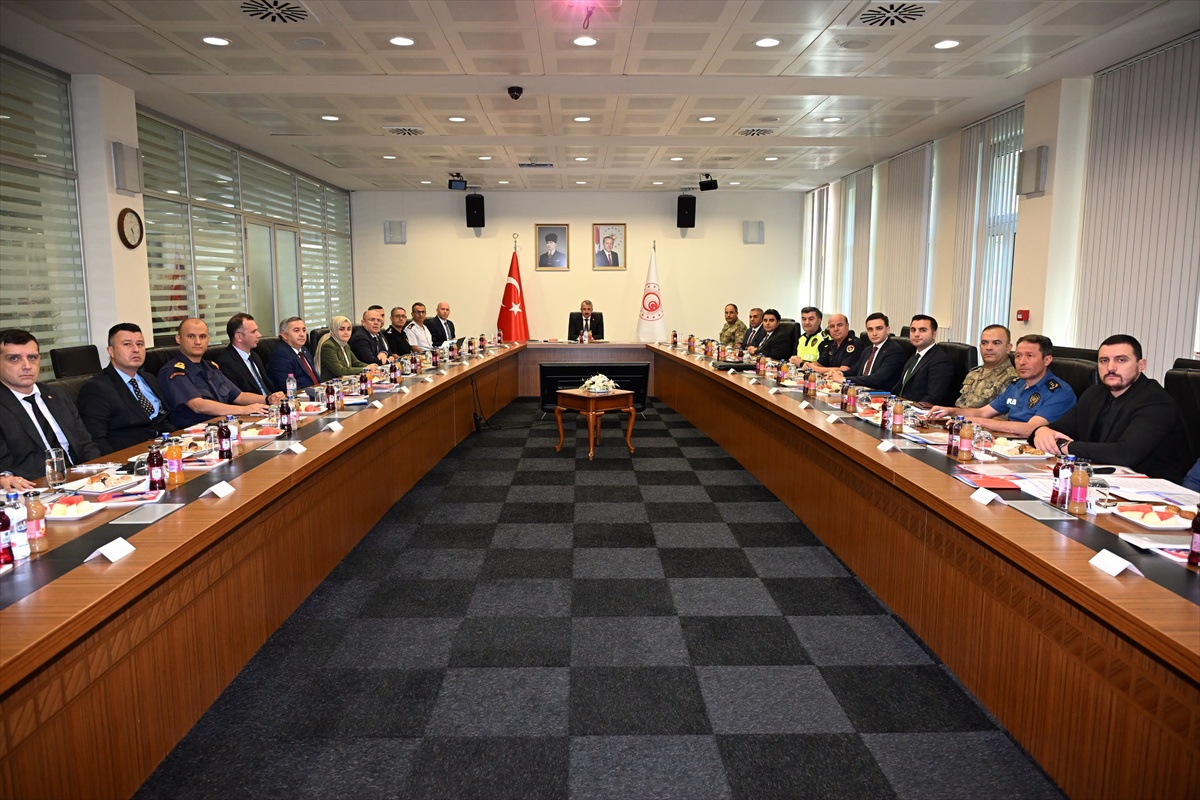 Edirne\'de düzensiz göçle mücadele için sınır güvenliği masaya yatırıldı