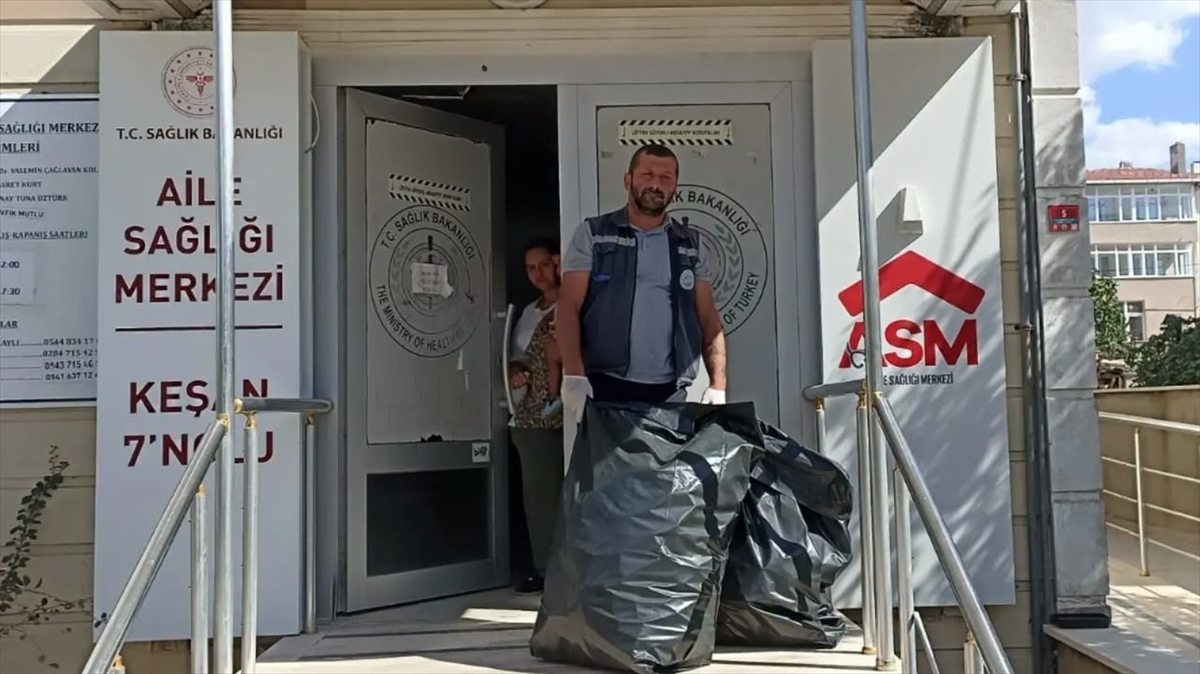 Keşan\'da tarihi geçmiş ilaçlar belediye ekiplerince toplandı