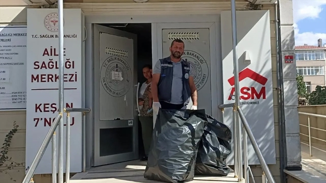 Keşan'da tarihi geçmiş ilaçlar belediye ekiplerince toplandı