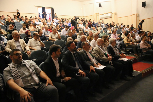 Ege Üniversitesi'nde Gazze için film, söyleşi ve fotoğraf sergisi düzenlendi