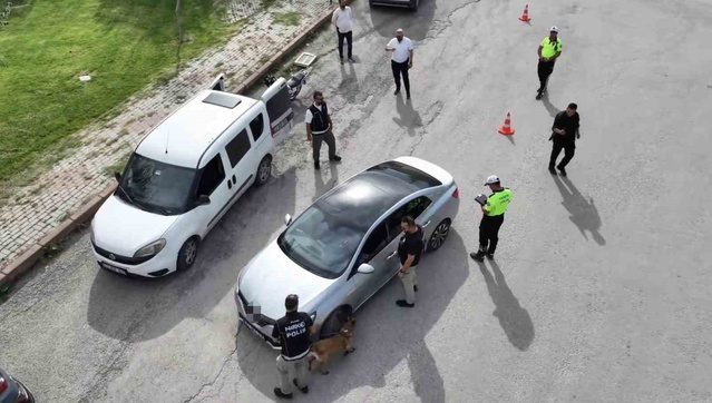 Elazığ'da Narko Alan uygulamasında ehliyetsiz sürücüye 81 bin TL ceza kesildi