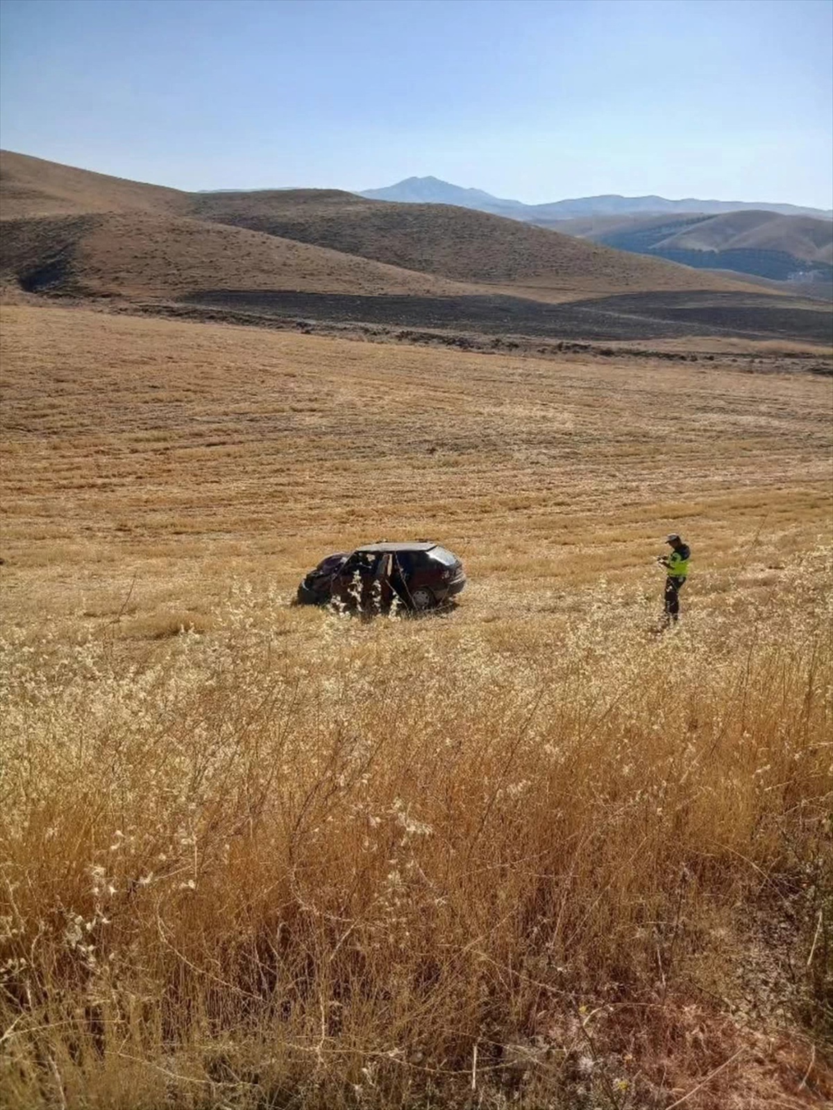 Elazığ Baskil\'de kamyonet ile otomobil çarpıştı, 2 kişi öldü 4 kişi yaralandı