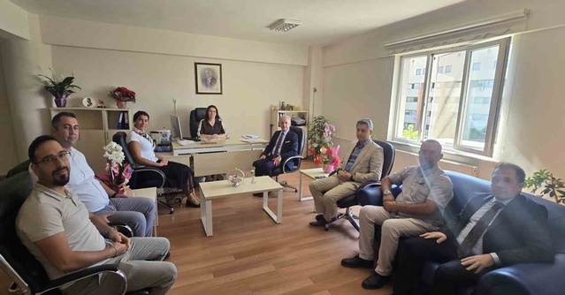 Erzincan İl Sağlık Müdürü Tekin'den 112 Başhekimi Yılmaz'a hayırlı olsun ziyareti