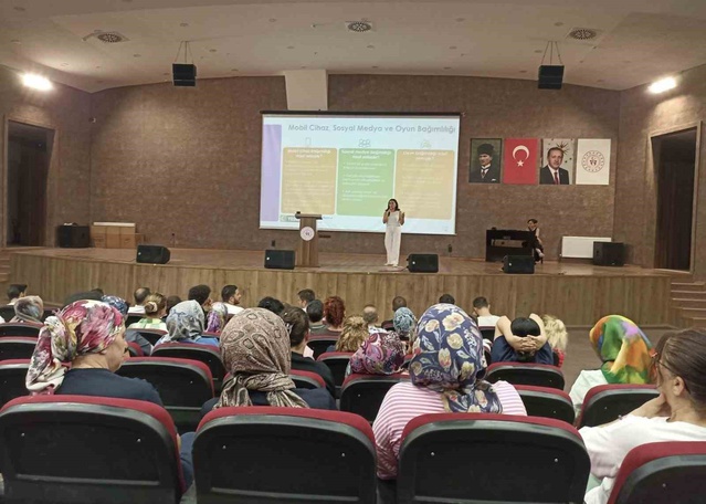 Eskişehir Gençlik ve Spor İl Müdürlüğü personeline bağımlılıkla mücadele eğitimi verildi