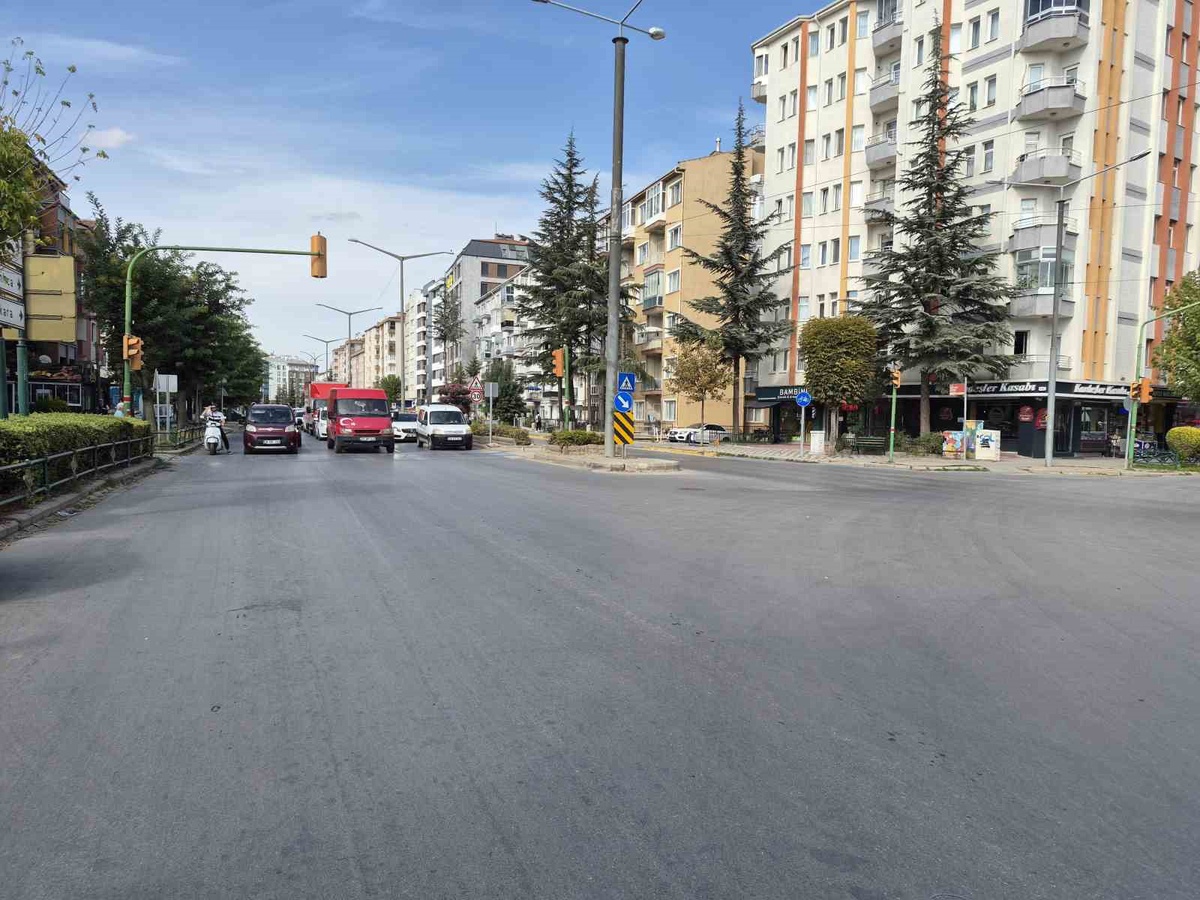 Eskişehir Odunpazarı'nda otomobilin çarptığı yaşlı kadın hastaneye kaldırıldı