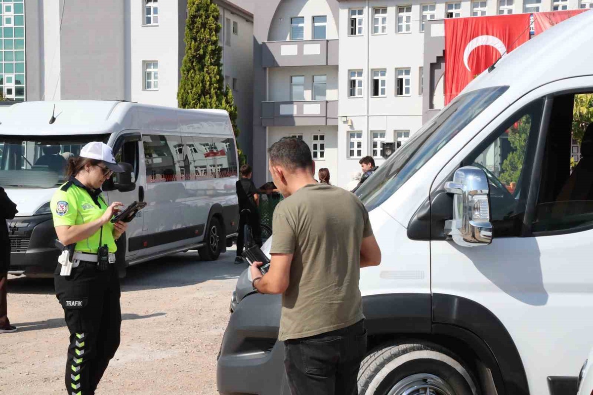 Eskişehir\'de 46 okul servis aracı denetimden geçirildi