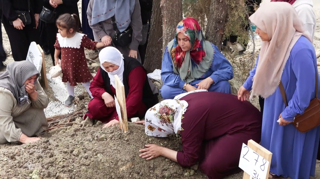 Eyüpsultan'da otobüs yangınında hayatını kaybeden Yüsra son yolculuğuna uğurlandı