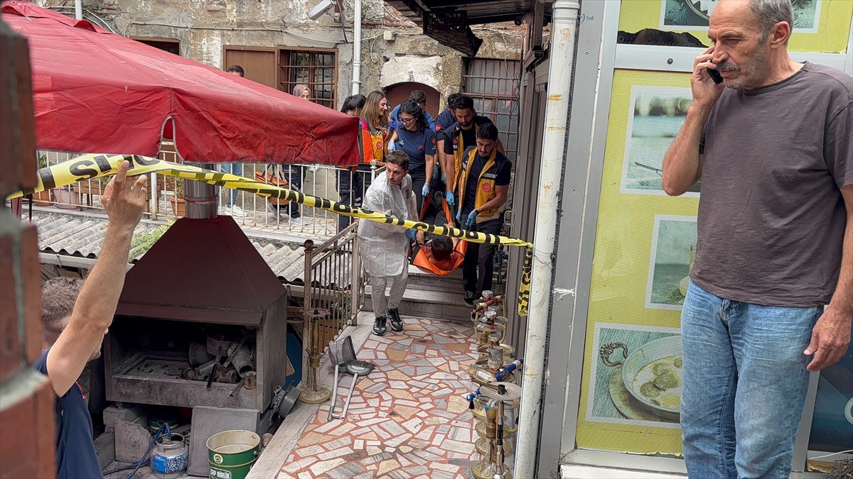 Fatih\'te iş yerinde silahlı kavgada 2 kişi öldü, 2 kişi yaralandı