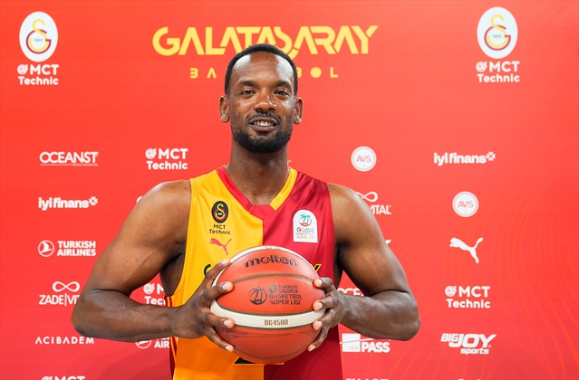 Galatasaray'ın yeni transferleri Pierre ve Bleijenbergh kadrodan umutlu