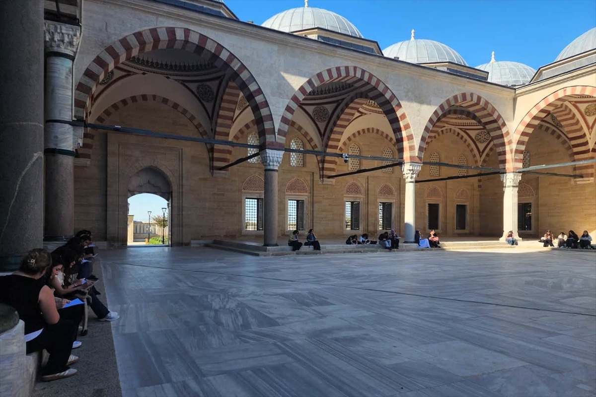 Trakya Üniversitesi mimarlık öğrencileri ilk dersini Selimiye\'de yaptı