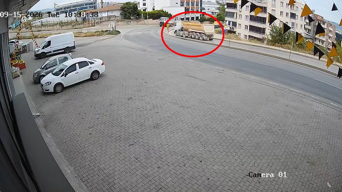 Bursa Kestel\'de hafriyat kamyonu karşı yöne geçti, sürücü yaralandı