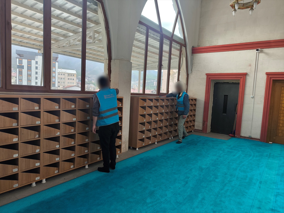 Hakkari\'de yükümlüler 23 cami ve 8 okulda temizlik yaptı