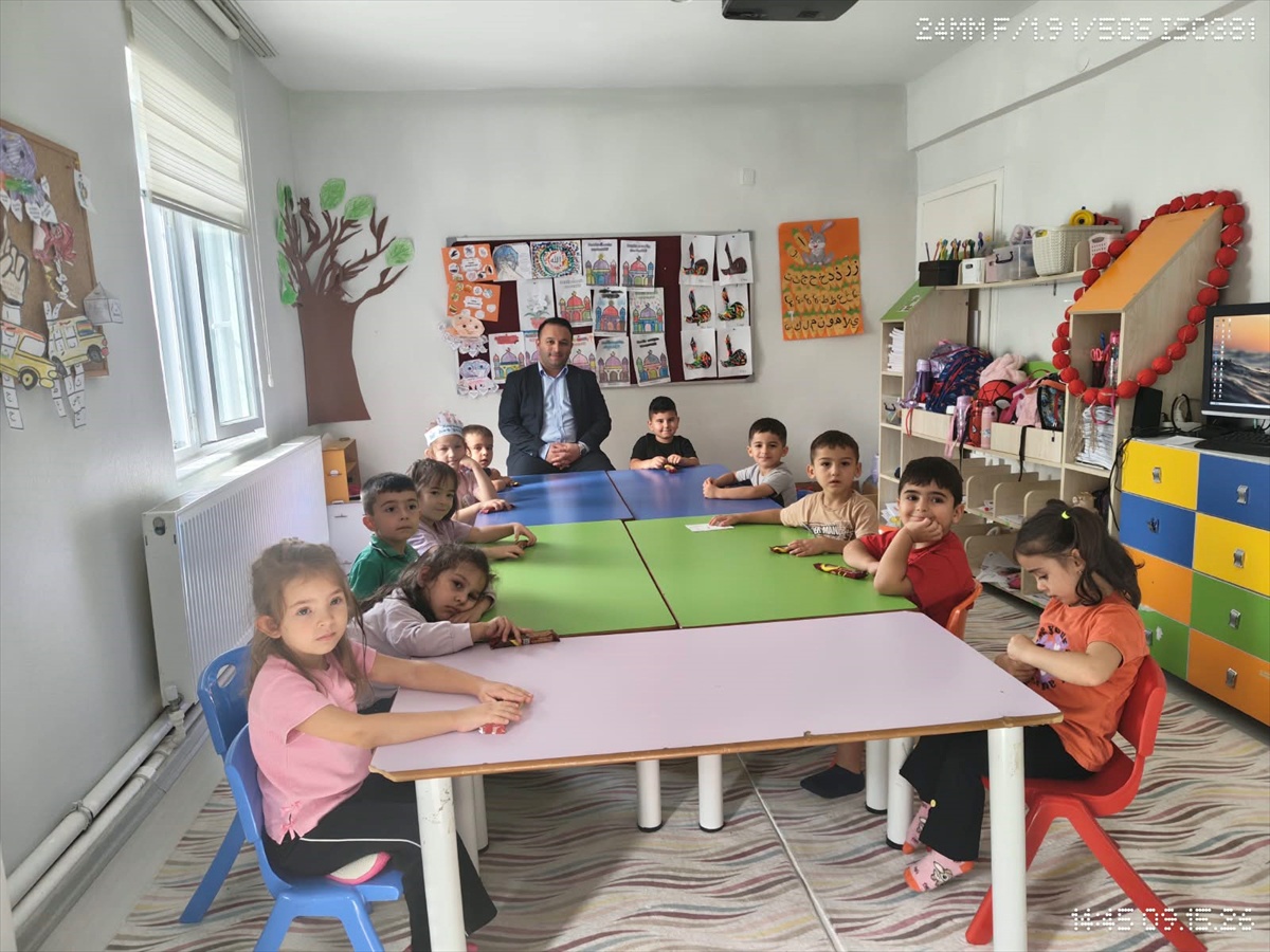 Kaymakam Uslu, Hanönü\'deki 4-6 yaş Kur\'an kursunda öğrencilerle buluştu