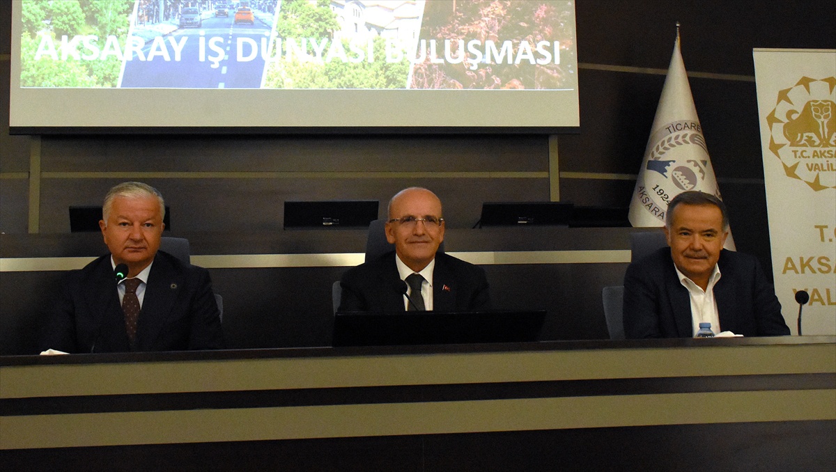 Bakan Şimşek Aksaray\'da iş insanlarıyla buluştu, Valiliği ziyaret etti