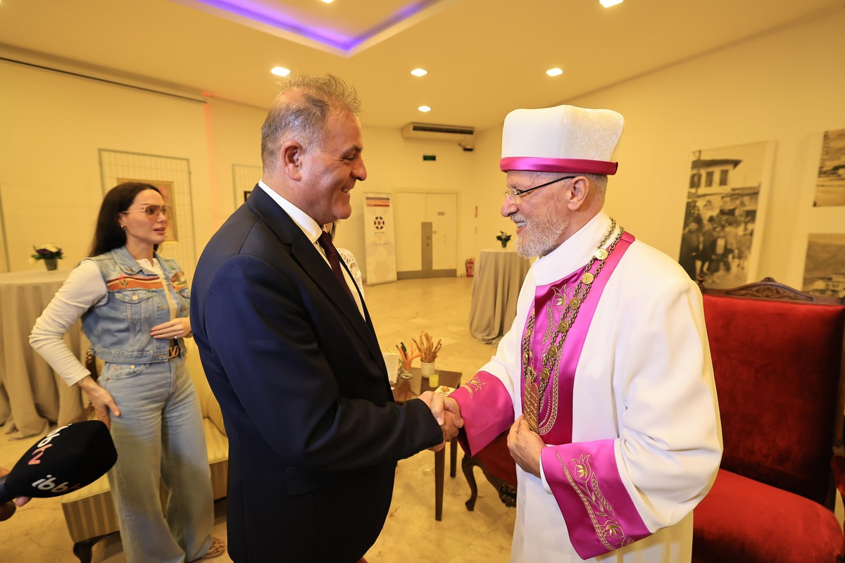 İBB Başkan Vekili Aslan, Hahambaşı Sivi\'yi ziyaret etti