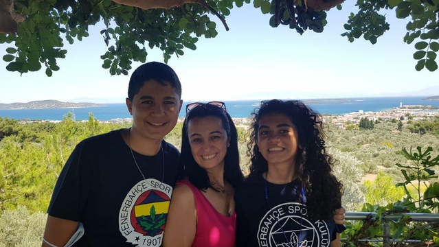 Depremde ikizlerini kaybeden Tülin Batmaz, 11 ay hastanede kaldıktan sonra taburcu edildi