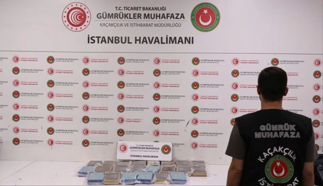 İstanbul Havalimanı'nda 206 milyon TL'lik kokain operasyonu, 2 şüpheli tutuklandı