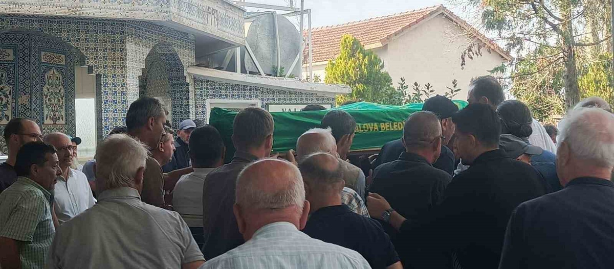 İznik Gölü'nde ölen matematik öğretmeni Yalova Çiftlikköy'de defnedildi