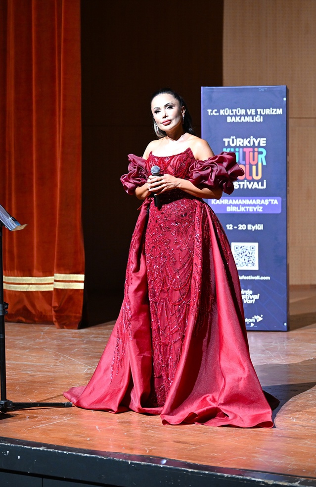 Kahramanmaraş'ta opera gösterisiyle 7 bölgenin türküleri sanatseverlerle buluştu