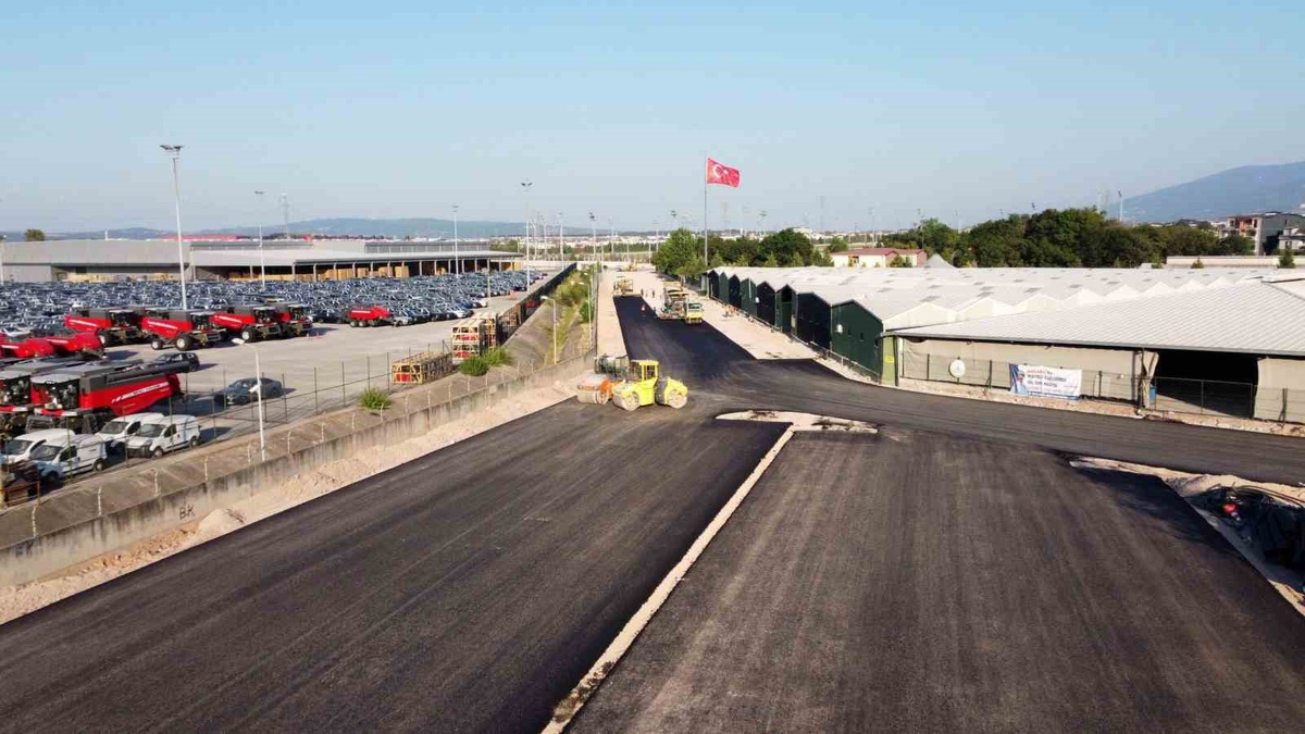 Kartepe\'de Kazasker Caddesi\'nde altyapı ve üstyapı yenileniyor