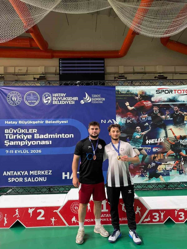 Kayserili badmintoncular Hatay'da Türkiye şampiyonluğu ve üçüncülüğü kazandı
