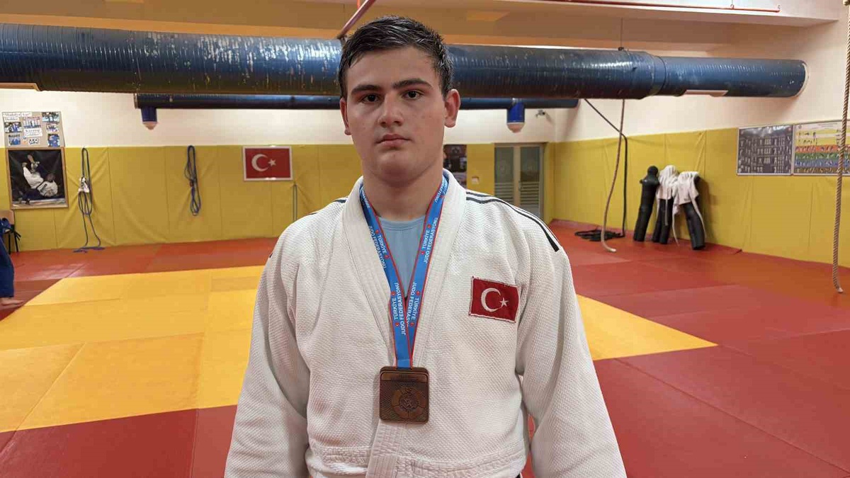 Kırklareli'nde judocu Asaf Mert Kişmir, dünya şampiyonluğu ve olimpiyat hedefiyle çalışıyor