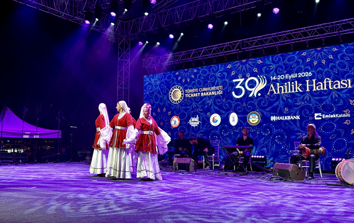 Kırşehir\'de 39. Ahilik Haftası\'nda Neşet Ertaş türküleri yankılandı